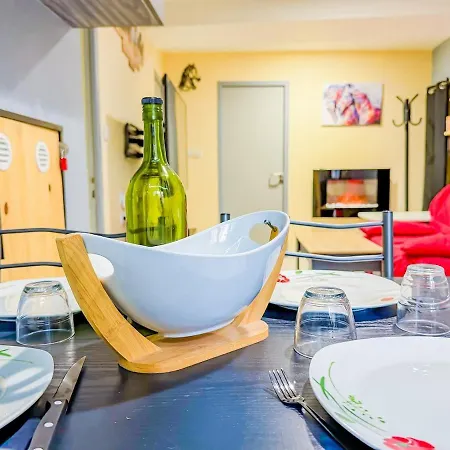 4 Places Vieux Appartement